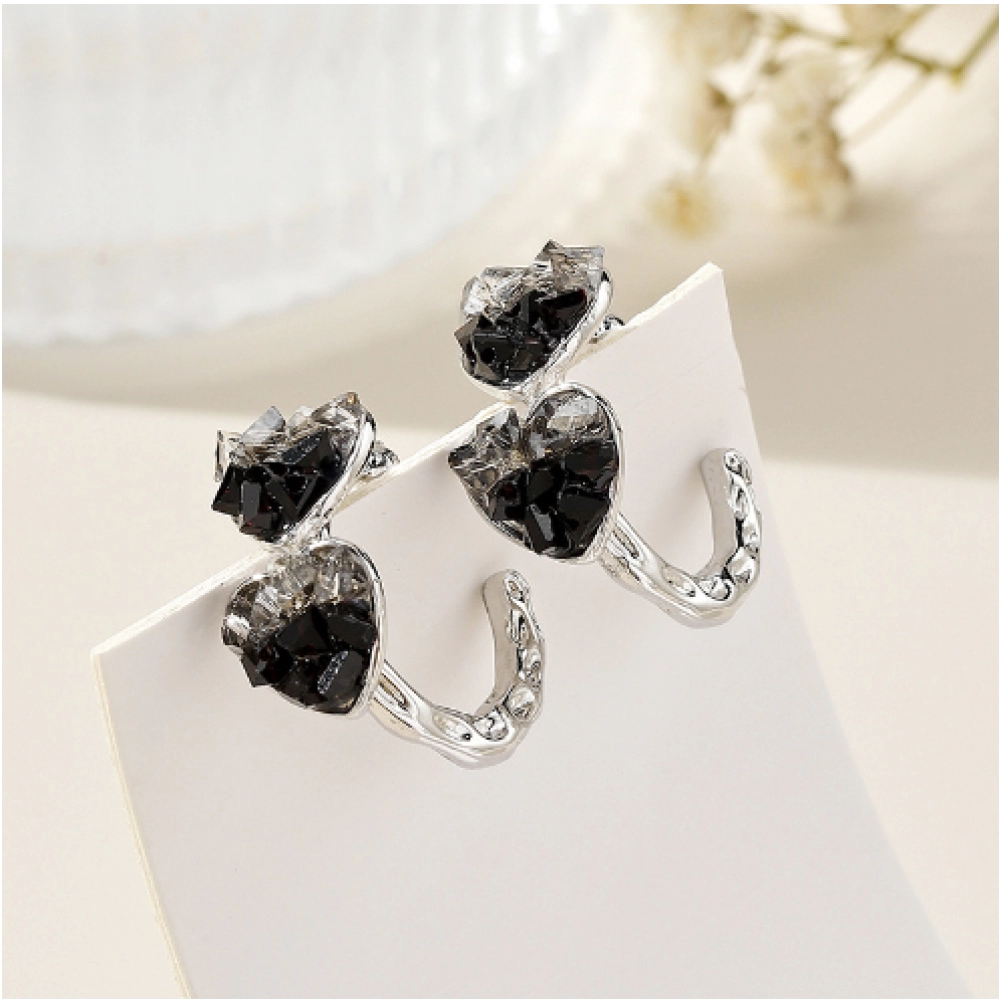 Silver Needle 925 French Vintage Black C-shaped Earrings Zircon Fashion Earrings Simple and Exquisite Light Luxury Earrings Silver Needle 925 French Vintage Black C-shaped Earrings Zircon Fashion Earrings Simple and Exquisite Light Luxury Earrings