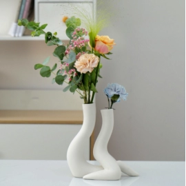 Nordic style ceramic vase, minimalist human body flower arrangement, living room home decoration, modern decoration creativity