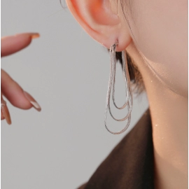 New Snake Bone Chain Tassel Earrings for Women's Summer Personalized Fashion Temperament Earrings with Advanced Feeling and Cold Style Earrings